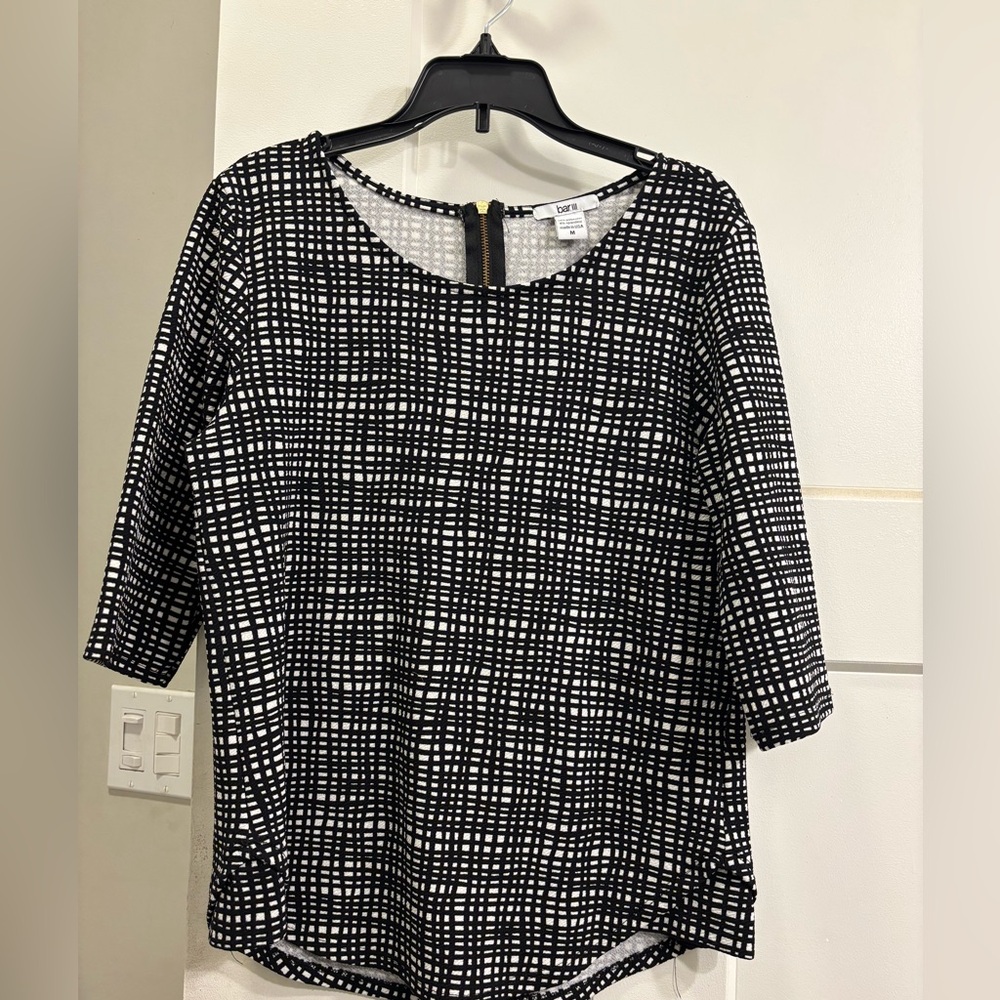Women's Black and White Patterned Top